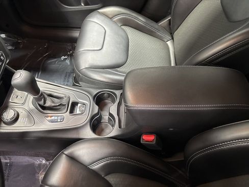 Used 2019 Jeep Cherokee Latitude Plus w/ Cold Weather Group image 23