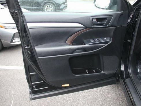 Used 2018 Toyota Highlander Plus image 16