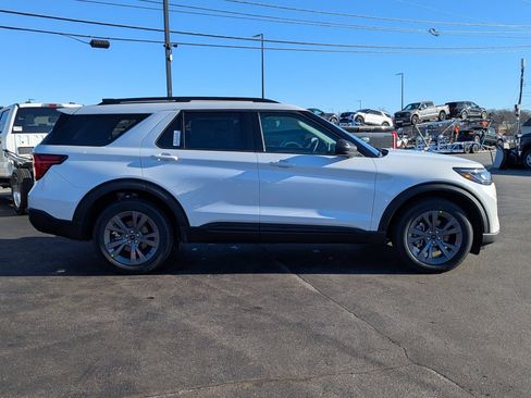 New 2026 Ford Explorer Active w/ Active Comfort Package image 3