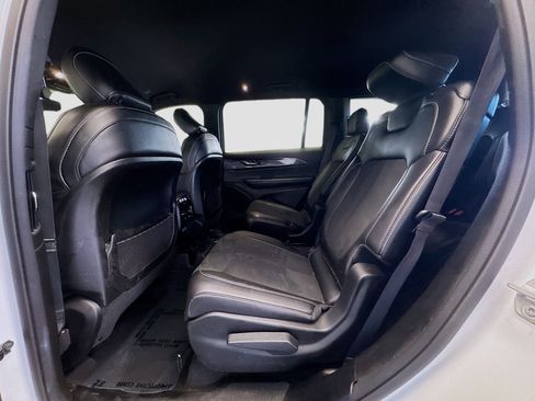 Used 2023 Jeep Grand Cherokee L Laredo image 15