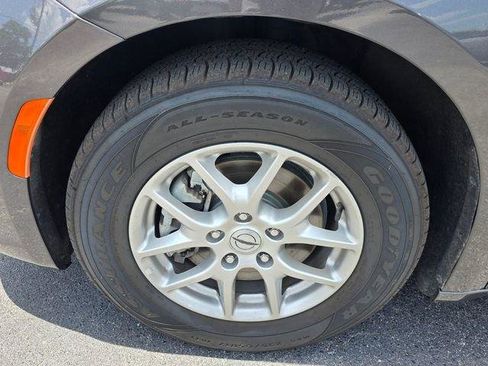 Used 2023 Chrysler Pacifica Touring-L FWD image 9