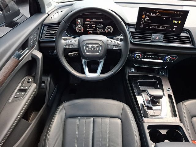 Used 2023 Audi Q5 2.0T Premium Plus w/ Premium Plus Package AWD/4WD image 11