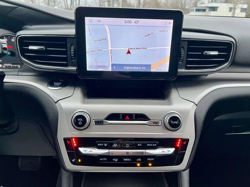 Used 2022 Ford Explorer XLT w/ Equipment Group 202A image 28