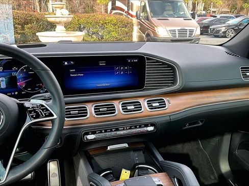 Used 2024 Mercedes-Benz Maybach GLS 600 4MATIC image 7