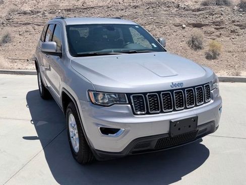 Used 2017 Jeep Grand Cherokee Laredo w/ Quick Order Package 2BE RWD image 3