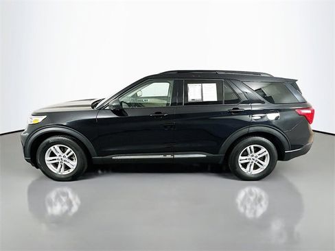 Used 2024 Ford Explorer XLT w/ Equipment Group 202A image 4