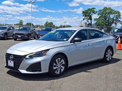 Used 2025 Nissan Altima 2.5 S FWD image 3