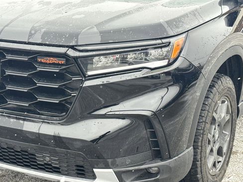 Used 2025 Honda Pilot TrailSport image 9