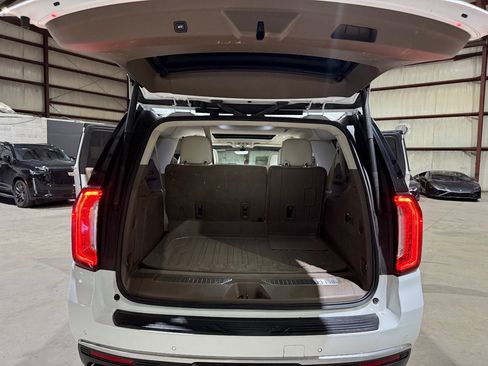 Used 2021 GMC Yukon XL Denali w/ Denali Premium Package image 21