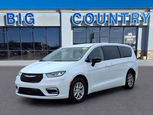 Used 2024 Chrysler Pacifica Touring-L FWD image 1