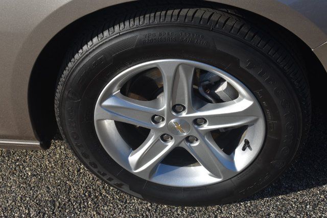 Certified 2025 Chevrolet Malibu LS FWD image 12