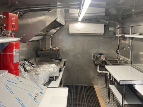 Used 2015 Ford E-450 and Econoline 450 Super Duty w/ Shuttle Bus Prep Package image 4