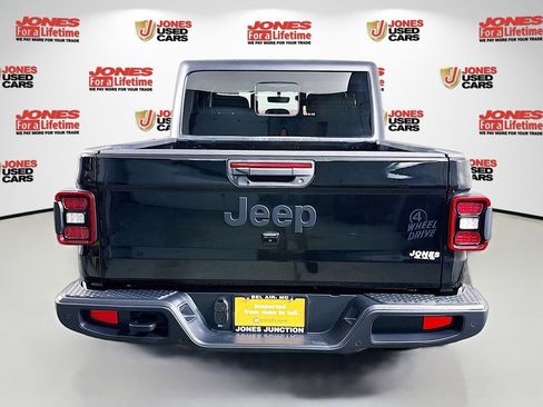 Used 2023 Jeep Gladiator Willys image 15