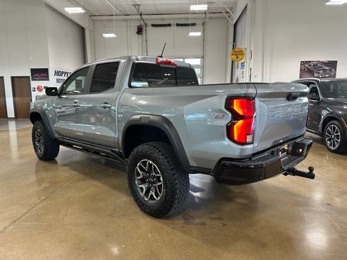Used 2024 Chevrolet Colorado ZR2 w/ Technology Package AWD/4WD image 6