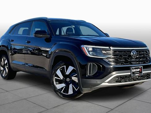 Used 2025 Volkswagen Atlas Cross Sport SE image 2