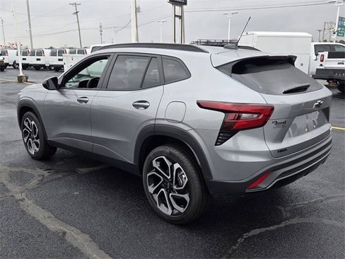 Used 2025 Chevrolet Trax RS image 5