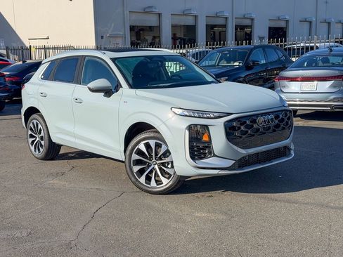 New 2026 Audi Q3 quattro 2.0T AWD/4WD image 3