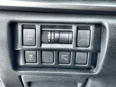 Used 2018 Subaru Crosstrek 2.0i Limited image 16