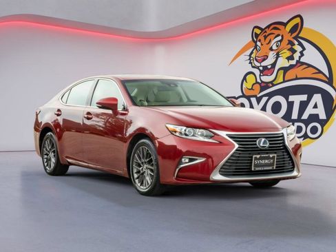 Used 2018 Lexus ES 350 w/ Navigation System Package FWD image 3