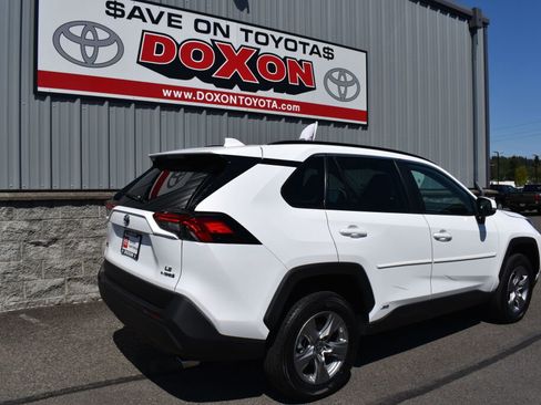 Certified 2024 Toyota RAV4 LE AWD/4WD image 5