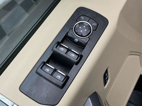 Used 2018 Ford F150 XLT w/ Equipment Group 302A Luxury AWD/4WD image 9