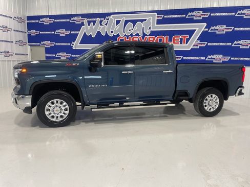 Used 2025 Chevrolet Silverado 2500 LTZ w/ LTZ Plus Package image 3