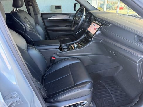 Used 2023 Jeep Grand Cherokee Overland w/ Adv Protech Group III image 19