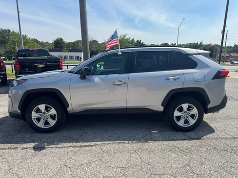 Used 2021 Toyota RAV4 LE AWD/4WD image 6