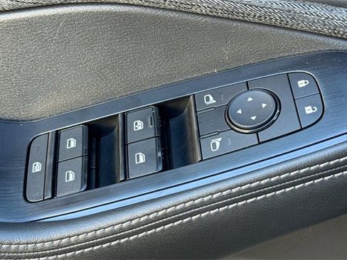 Used 2023 Nissan Rogue SV image 12