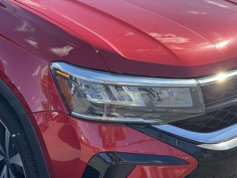 Used 2022 Volkswagen Taos SE FWD image 5