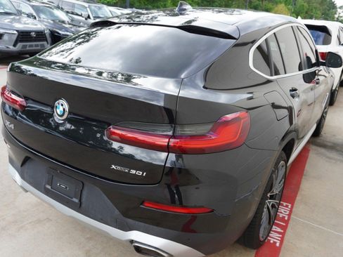 Used 2025 BMW X4 xDrive30i w/ Premium Package image 3