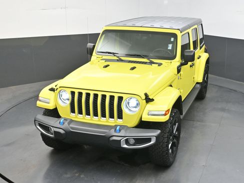 Used 2022 Jeep Wrangler Unlimited Sahara w/ Cold Weather Group AWD/4WD image 33
