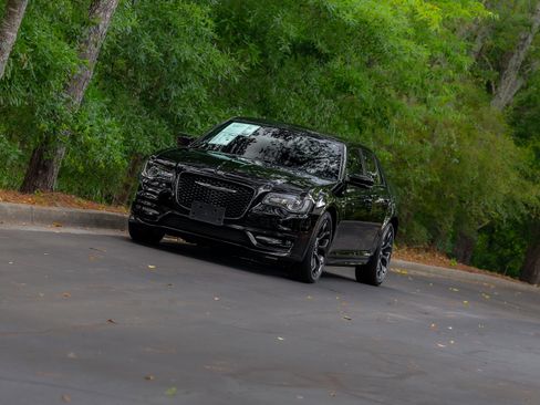 Used 2019 Chrysler 300 S w/ 300S Premium Group 2 RWD image 46