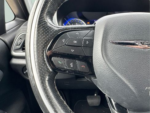 Used 2020 Chrysler Pacifica Limited FWD image 24