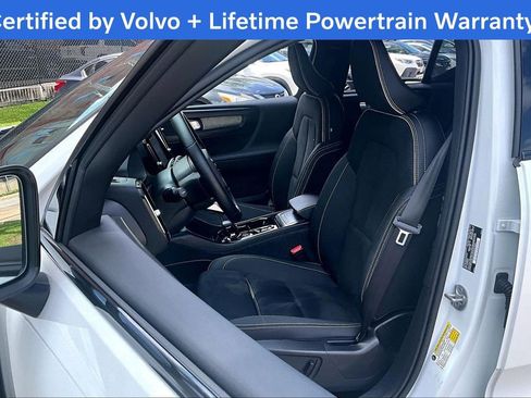 Used 2025 Volvo XC40 B5 Plus AWD/4WD image 32