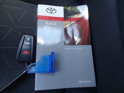 Used 2024 Toyota RAV4 XLE AWD/4WD image 30