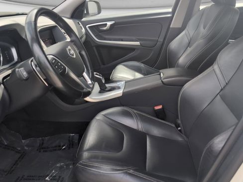 Used 2018 Volvo S60 T5 Dynamic w/ Vision Package FWD image 10