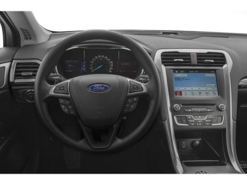 Used 2018 Ford Fusion SE w/ Fusion SE Technology Package AWD/4WD image 7