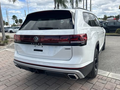 New 2026 Volkswagen Atlas Peak Edition image 6
