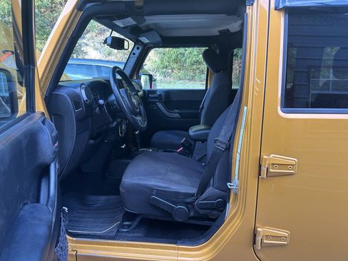 Used 2014 Jeep Wrangler Unlimited Sport w/ Quick Order Package 24S AWD/4WD image 26