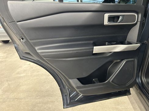 Used 2022 Ford Explorer XLT w/ Equipment Group 202A image 13