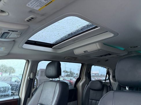 Used 2010 Chrysler Town & Country Touring Plus w/ Premium Group image 22