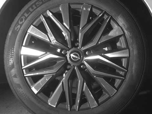 Used 2025 Nissan Altima 2.5 SV FWD image 13