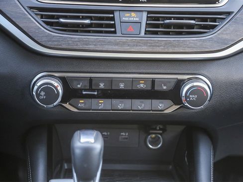 Certified 2024 Nissan Altima 2.5 SV w/ SV Premium Package image 10