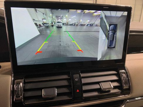 Used 2023 Lincoln Navigator Reserve image 5