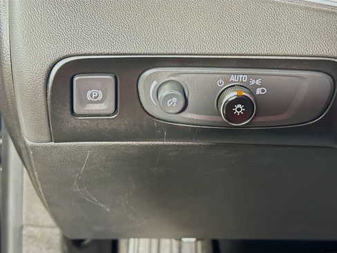 Used 2019 Buick Enclave Premium w/ Experience Buick Package FWD image 10
