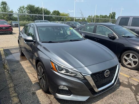 Used 2022 Nissan Altima 2.5 SV FWD image 26