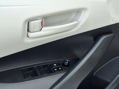 Used 2026 Toyota Corolla LE FWD image 4