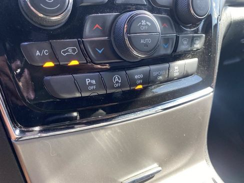 Used 2021 Jeep Grand Cherokee Laredo X AWD/4WD image 18