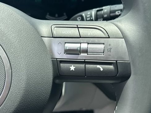 Used 2025 Hyundai Kona SEL FWD image 21
